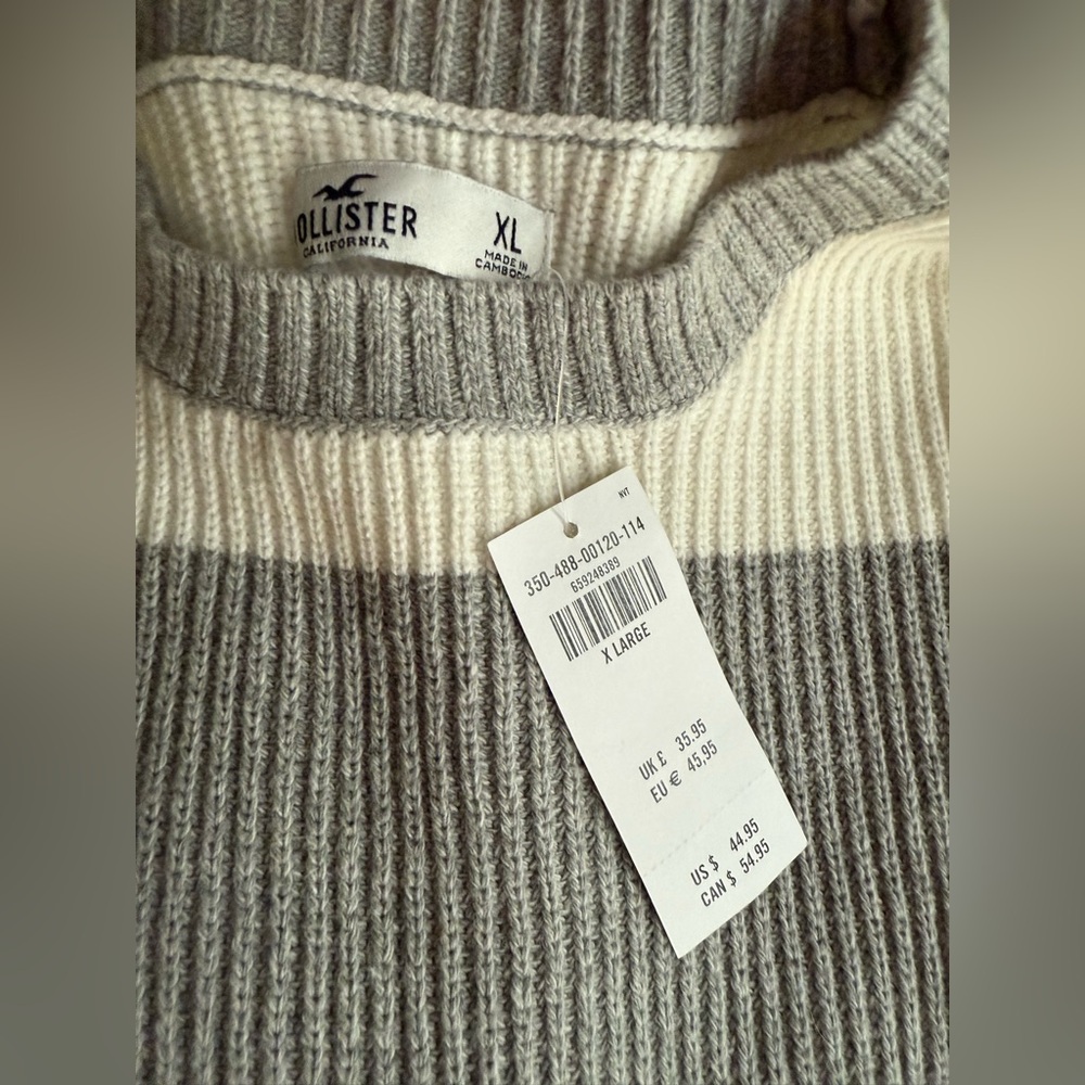 Women’s size XL gray & white Hollister sweater
